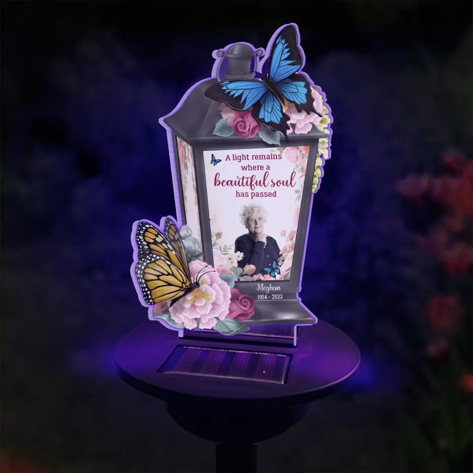 A Light Remains Where A Beautiful Soul Has Passed - Personalized Solar Light - SL10TL